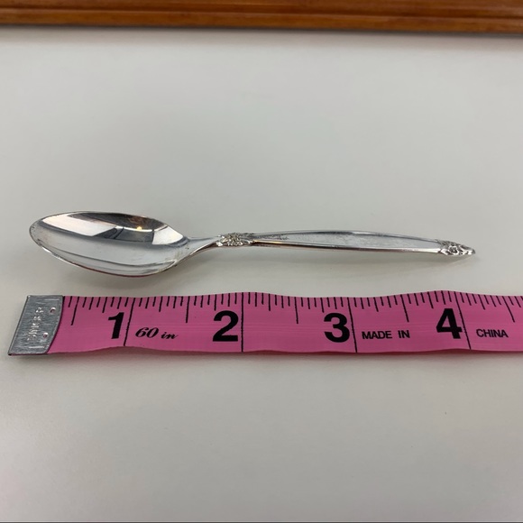 Rogers Bros. IS 1965 Vintage Silver Garland Pattern Demi-Tasse Spoons, Set of 5 - Picture 9 of 11